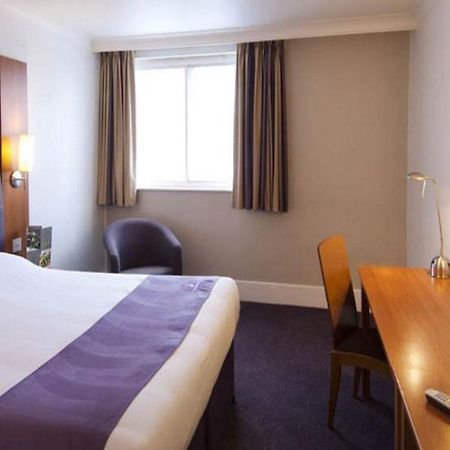 Premier Inn Leek Town Centre Eksteriør bilde
